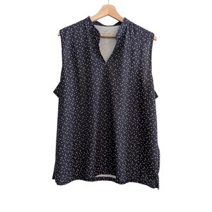 Nike Dri Fit Sleeveless Triangle Print Top